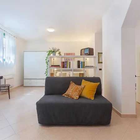 Guesthost - The Door - Ospedale Maggiore Apartment