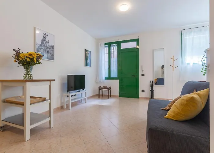 Guesthost - The Door - Ospedale Maggiore Bologna