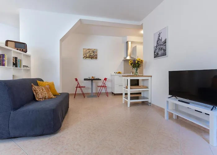 Guesthost - The Door - Ospedale Maggiore *