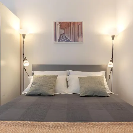 Guesthost - The Door - Ospedale Maggiore Apartment *