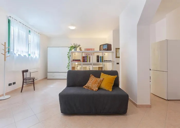 Guesthost - The Door - Ospedale Maggiore Apartment