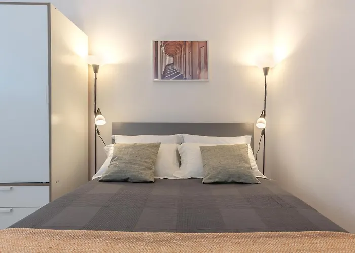 Guesthost - The Door - Ospedale Maggiore Apartment *